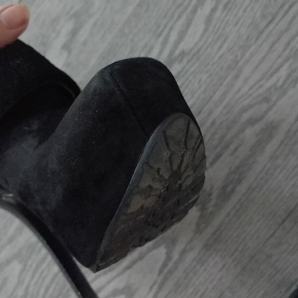 Beautiful heels by Guess🌟🌟🌟🍀🍀🍀 - Picture 7 of 16